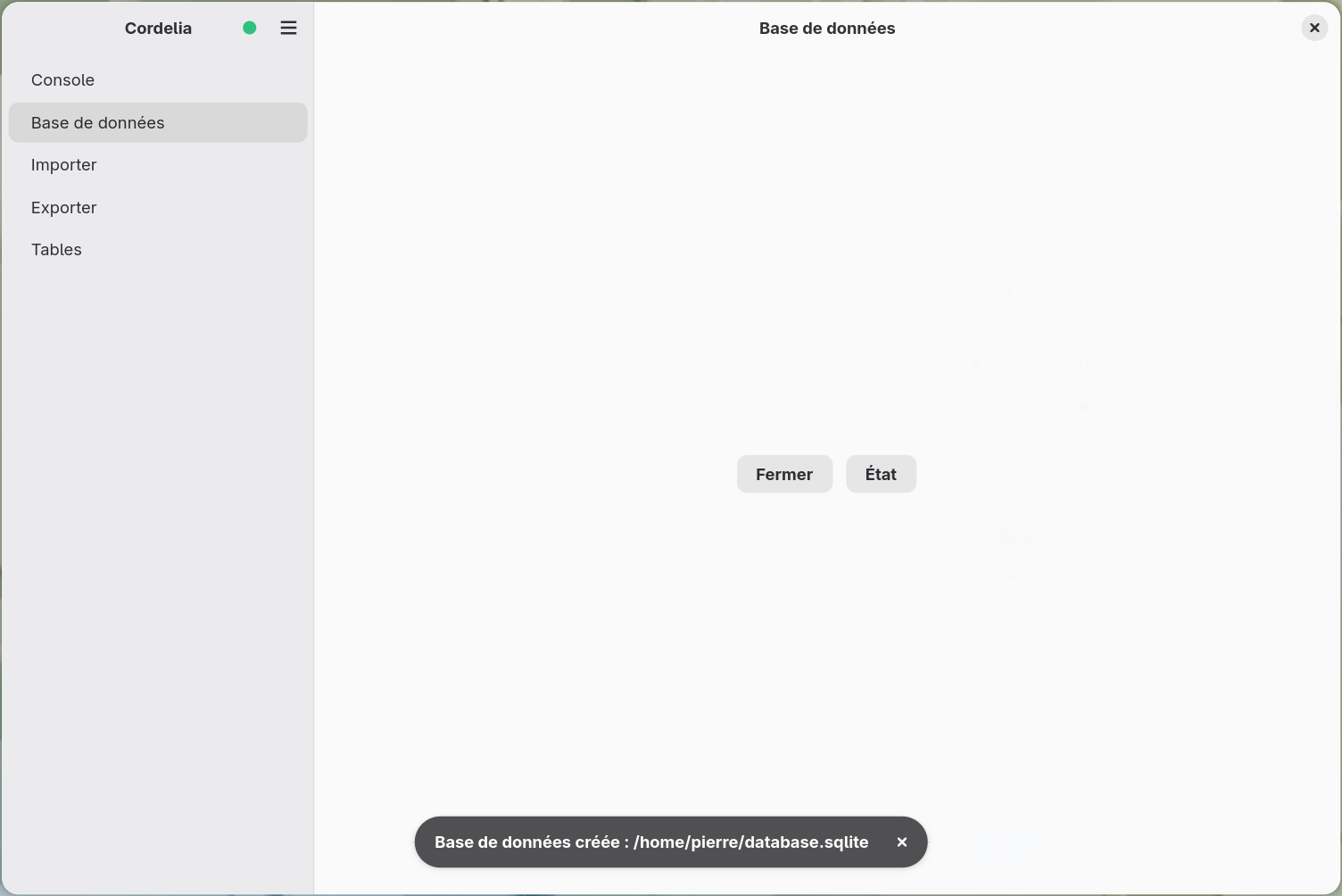 Le panneau Base de données après la création, montrant désormais un indicateur vert de
        base de données ouverte à côté du nom de l'application, et les boutons Fermer/État à la
        place de Créer/Ouvrir.